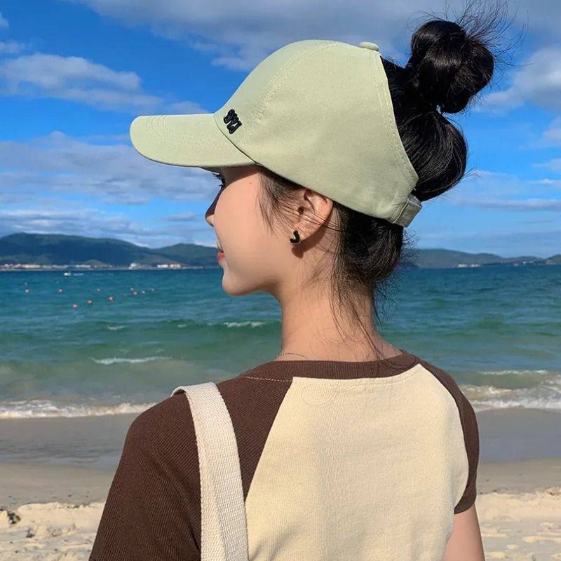 Half -empty top baseball cap girl can ponytails, showing face, duckling hat, duckling hats