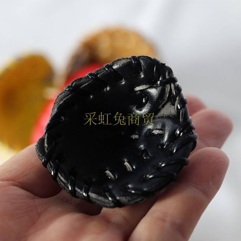 Dollhouse baby house baseball gloves three -piece mini simulation sports supplies outdoor OB11 model