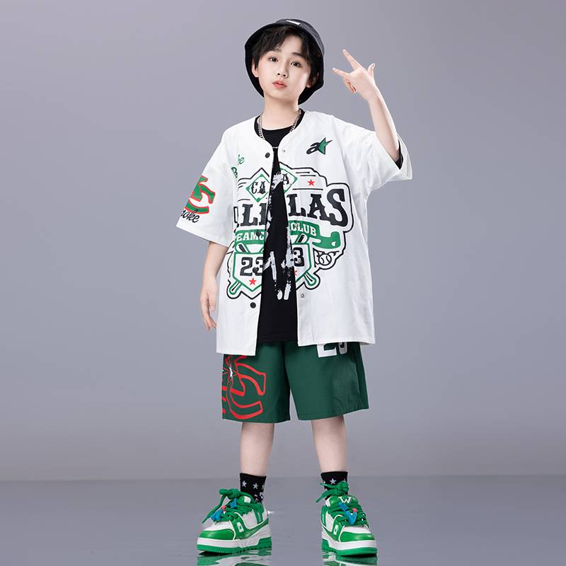 Black short -sleeved+white jacket+green shorts