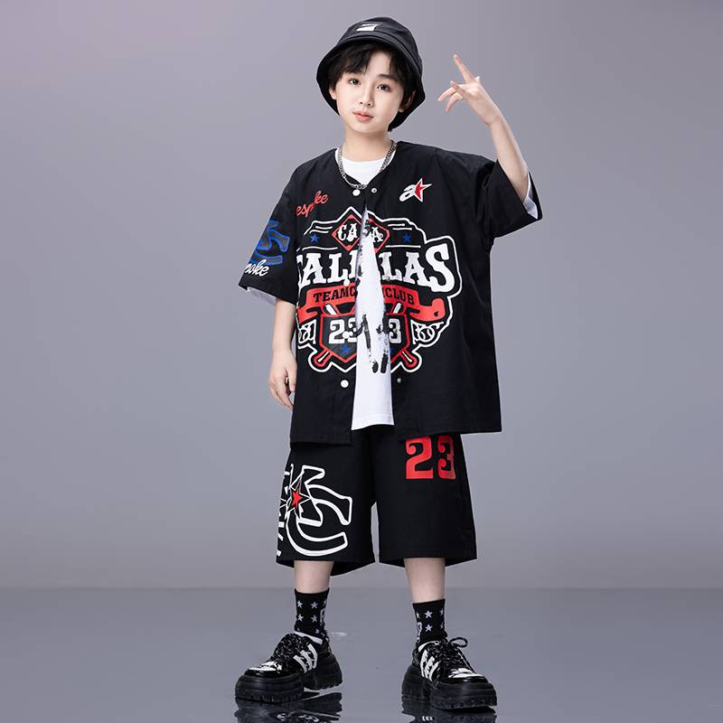 Black short -sleeved+black jacket+black shorts
