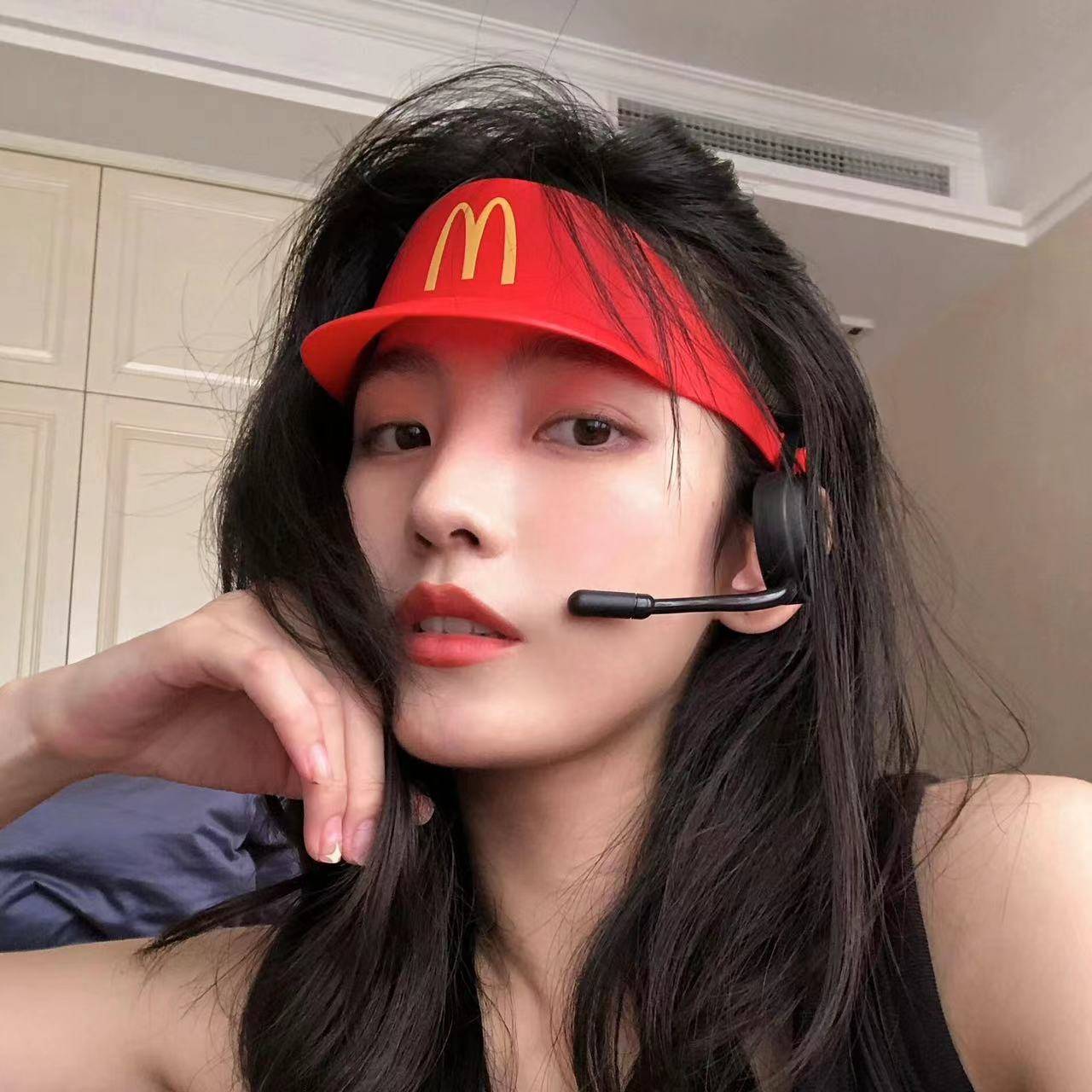 McDonald's job hat employee to talk to a radio shopkeeper about the McNuggets