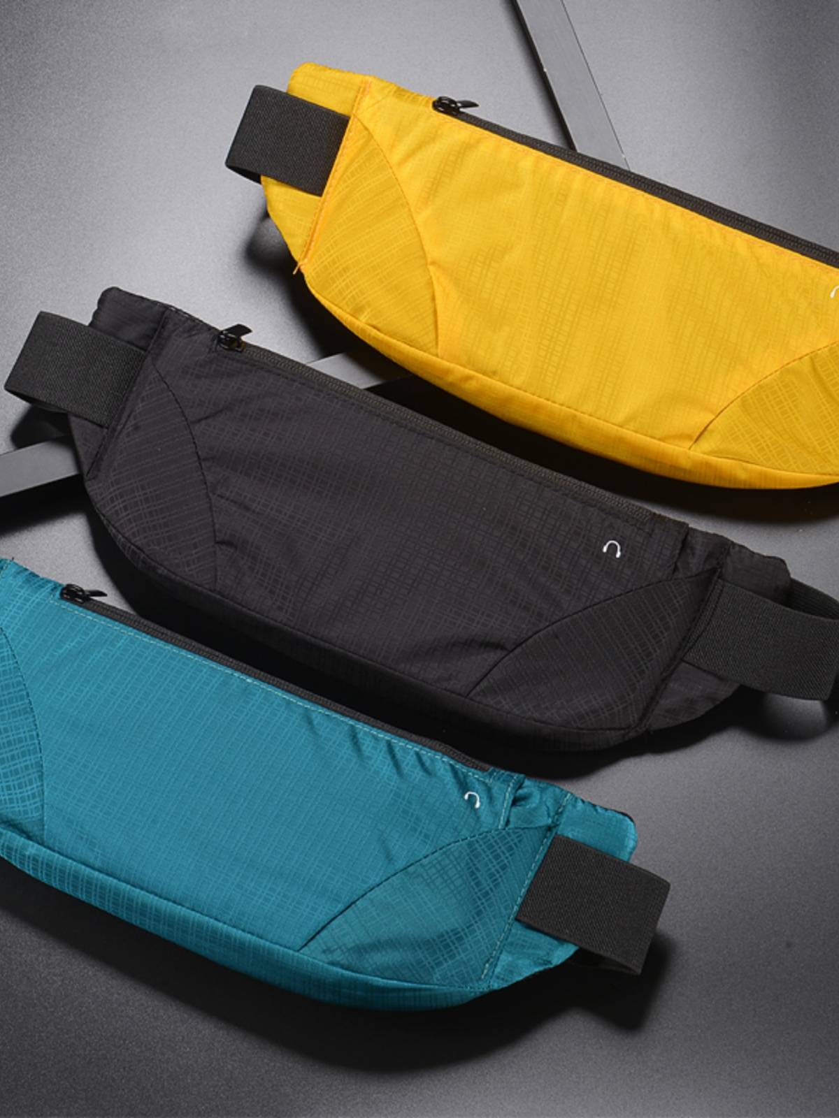 A running waist bag, a men's and women's sports phone, a multi-purpose water-proof marathon kit, with super light, super thin invisibility