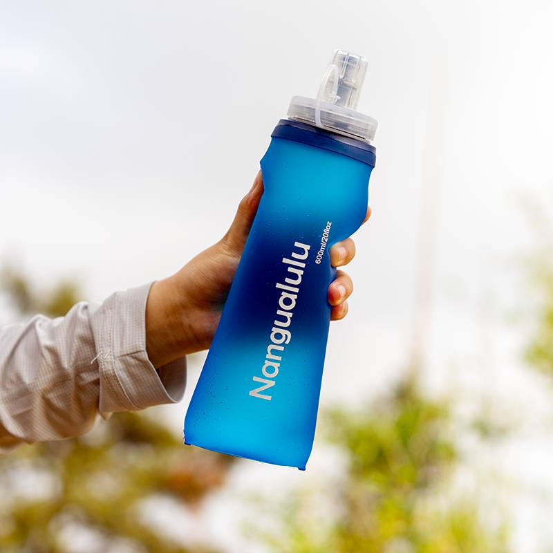 A soft water bag (0-40 ℃ water temperature is suitable)