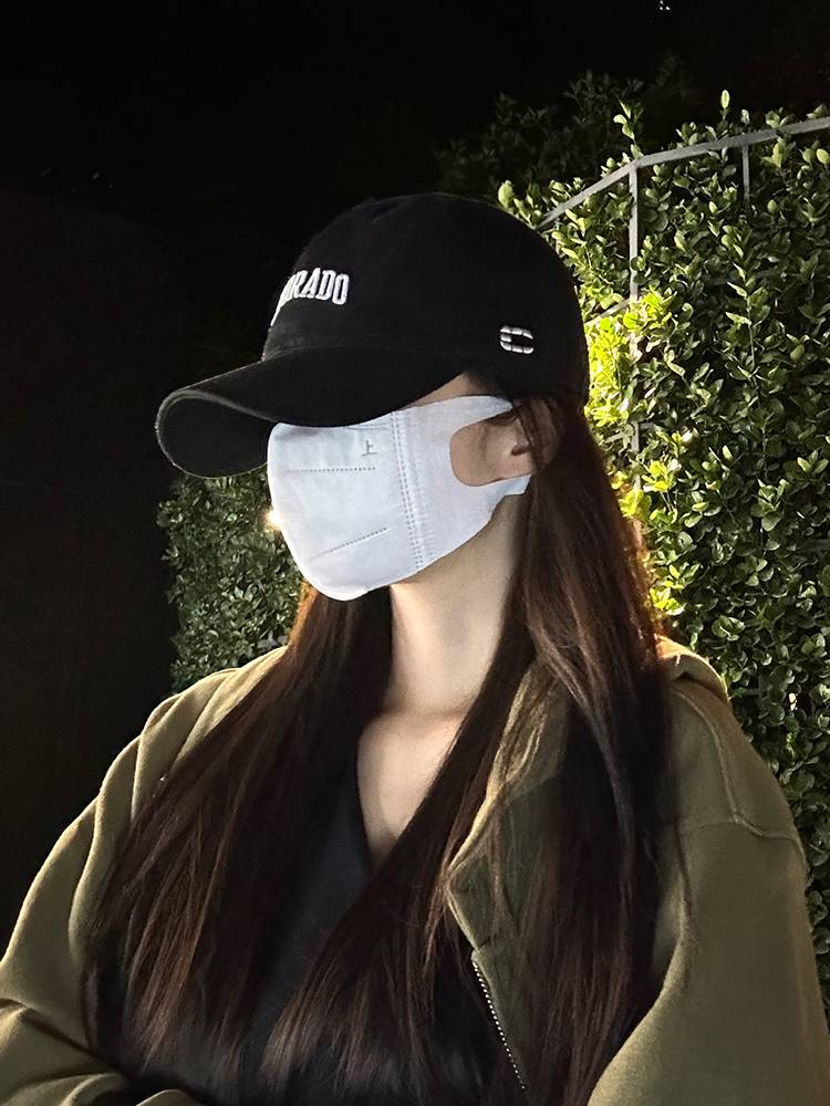 A new 2024-season gust for a drunk red baseball cap girl
