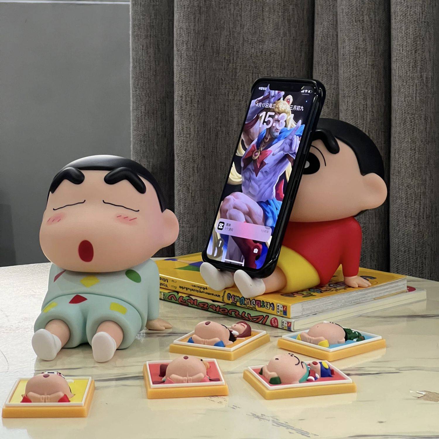 Red clothes Xiaoxin+pajamas Xiaoxin [Small] stand+ornaments ⭐ mobile phone tablet universal