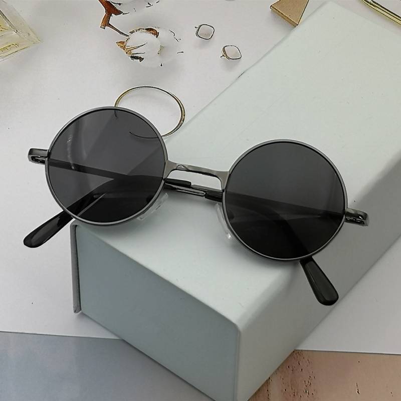 Gray-frame black film (small 0-7 years old)