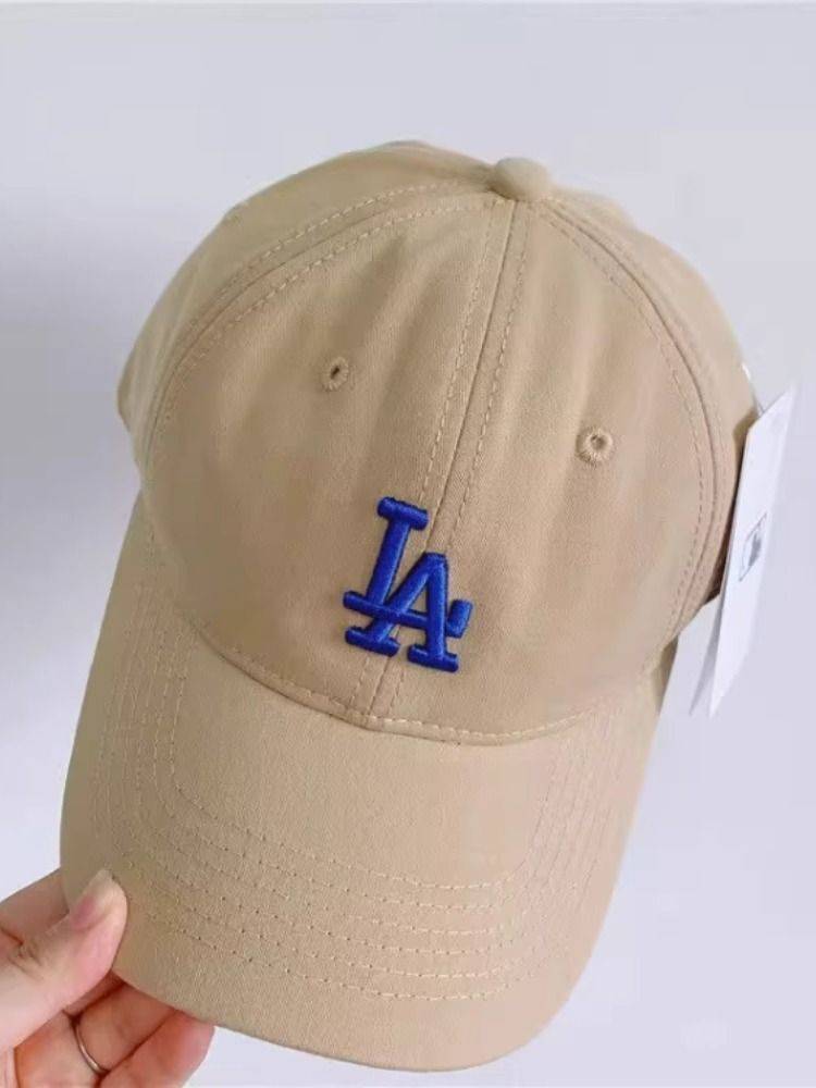 The Korean baseball cap cp 77 men and women is the same soft-top LA that regulates the Yankees
