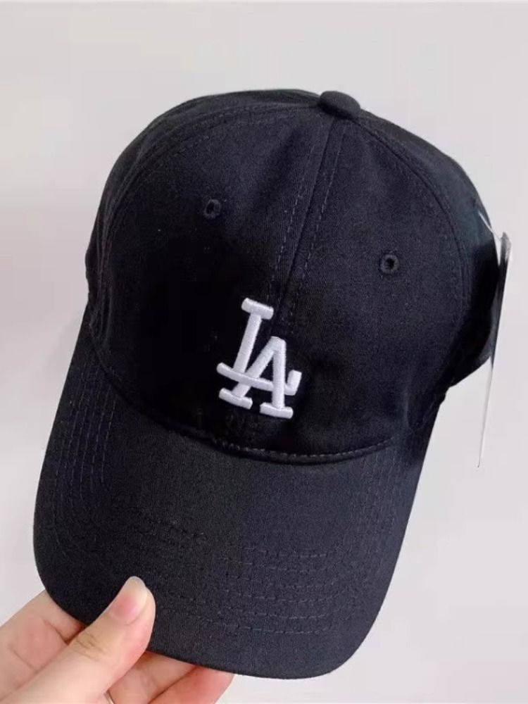 The Korean baseball cap cp 77 men and women is the same soft-top LA that regulates the Yankees