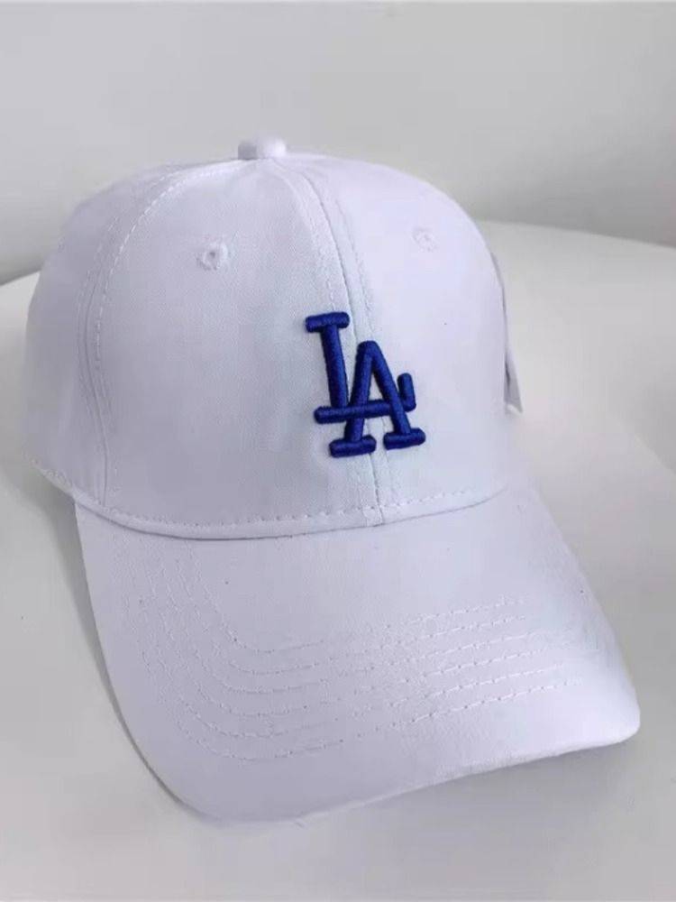 The Korean baseball cap cp 77 men and women is the same soft-top LA that regulates the Yankees