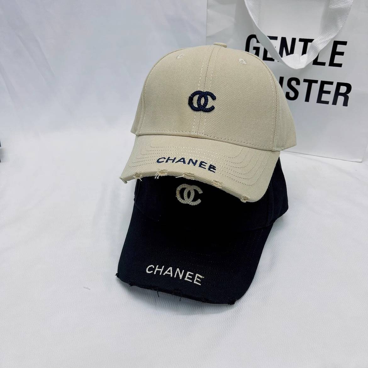 The same star double C embroidery letter hard top baseball cap big head widen female ins incense wind shade male peaked cap