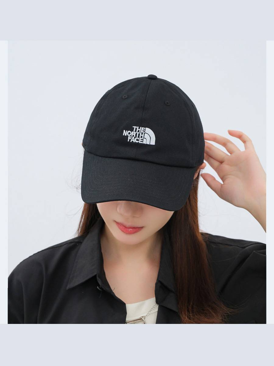 The softball cap and the broad-faced duck tongue cap and the sunproof sports cap