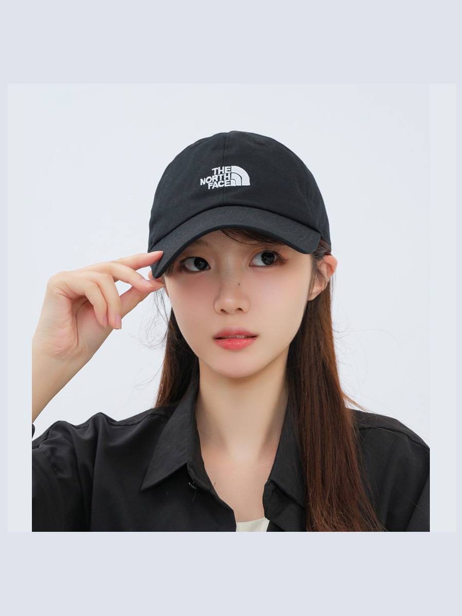 The softball cap and the broad-faced duck tongue cap and the sunproof sports cap
