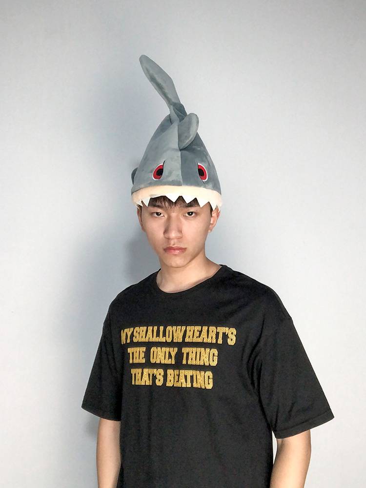 The mobilized shark hat net red electric dance sand sculpture cute and strange head set of couples, Deng Xiaoci, the same model
