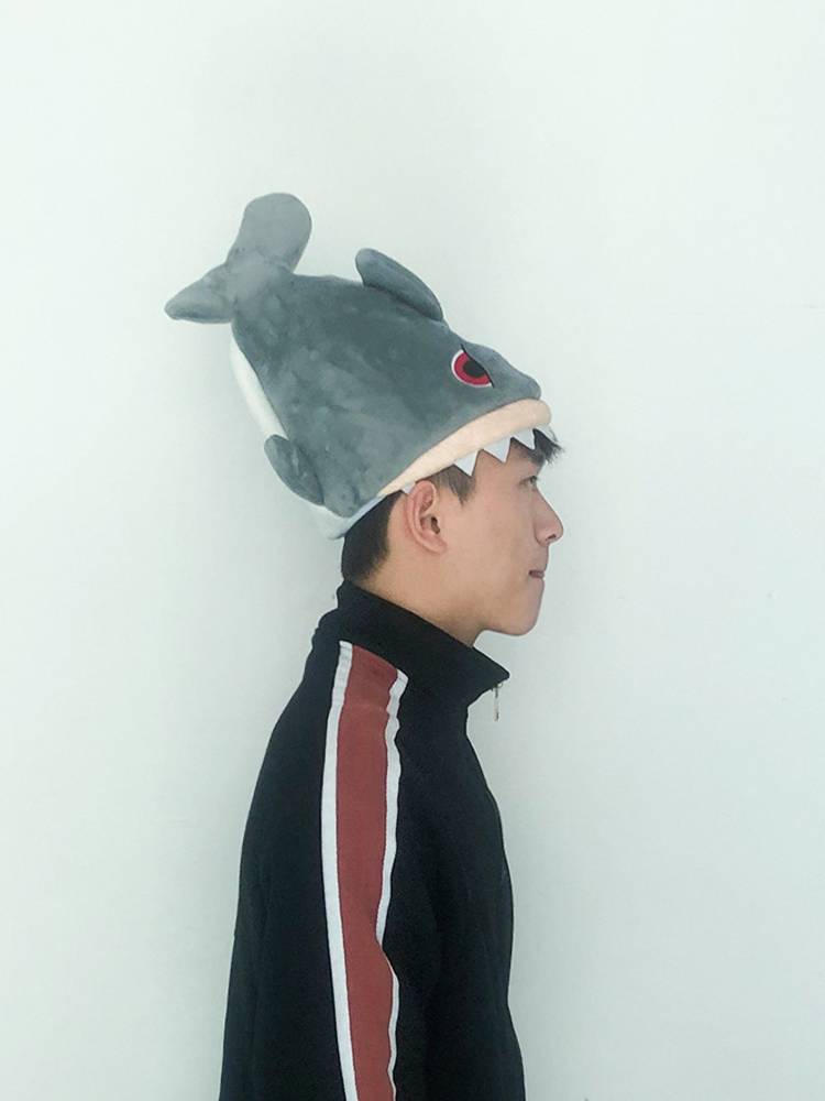 The mobilized shark hat net red electric dance sand sculpture cute and strange head set of couples, Deng Xiaoci, the same model