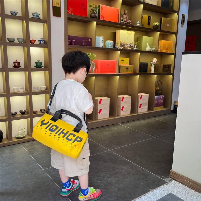 Boys Cool Sports Crossbody Bags Fashion Capsule Handbar Shoulder Bags Children Travel Traveling Large -capacity Luggage Bags