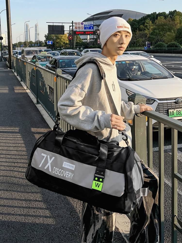 Fitness Sports Bag Back Back Back Large -capacity Men and Women Basketball Football Boxing Sanda Tourist Outdoor Training Equipment Bag