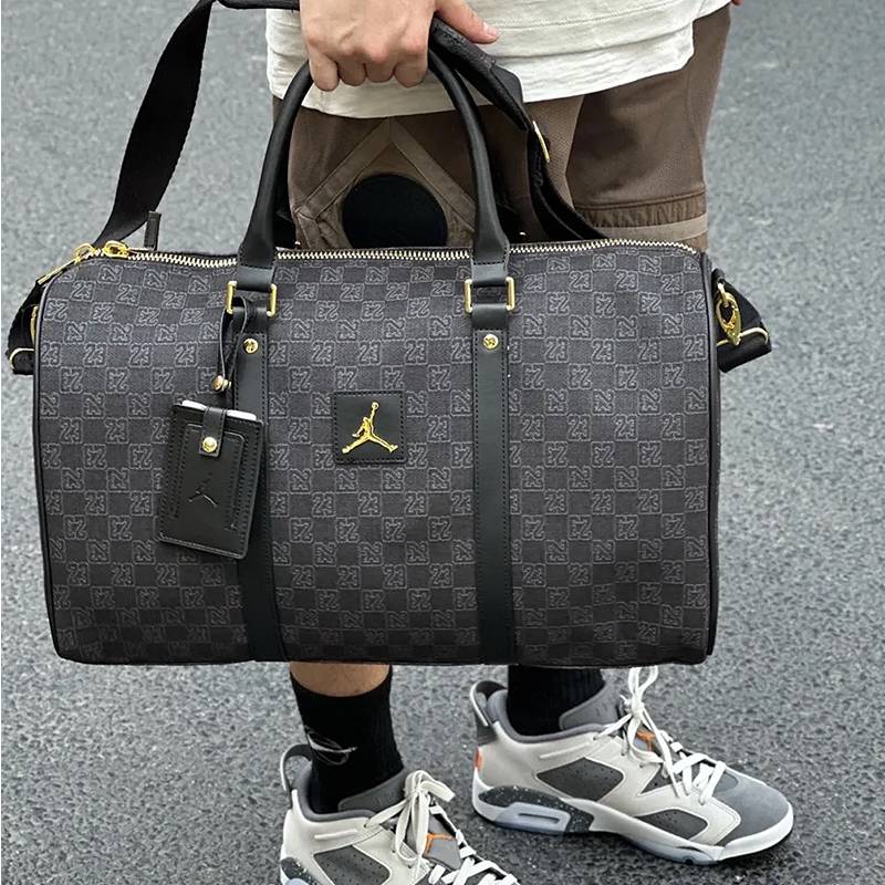 Bags of leisure and sports bags for men and women, large-capacity gym packs and training basketball handbags