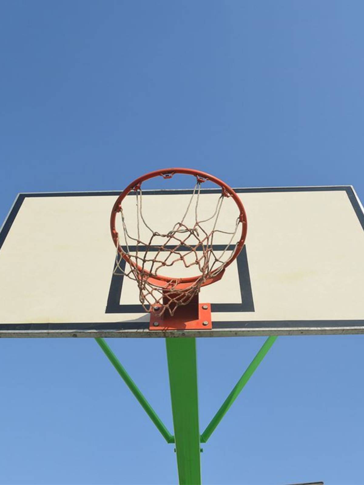 The standard outdoor cavitation flat box standard basketball rack adult tempered glass imitation hydraulic basketball rack