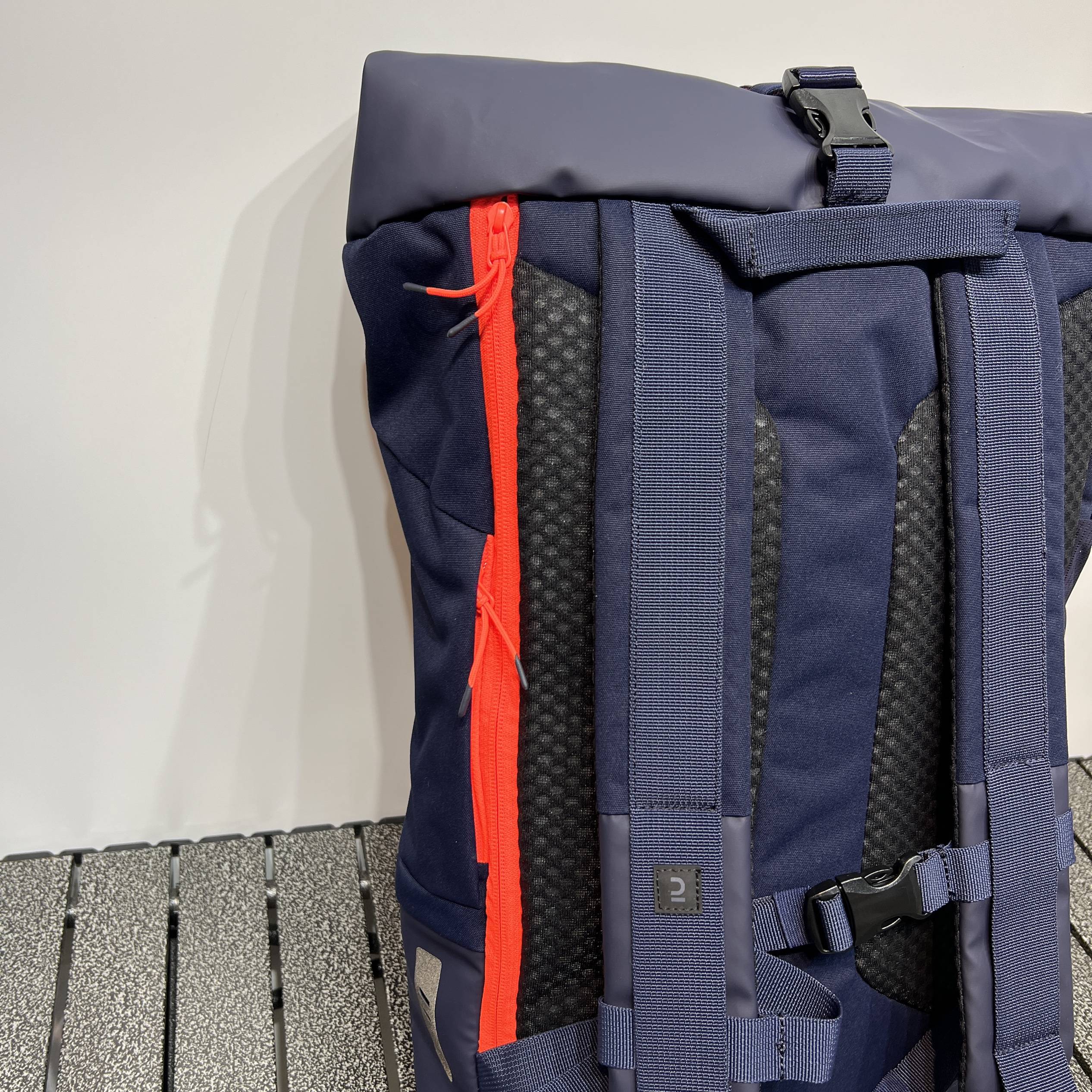 Outdoor new 35 -liter team sports backpack football basketball bag rolled outbound backpack