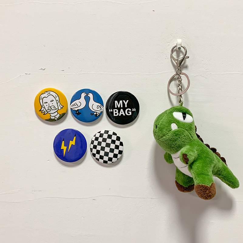 DINOSAUR HANG-UP + LH5 BADGE