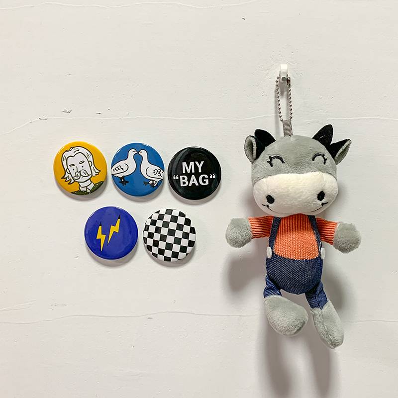 COWS WITH +LH5 BADGE
