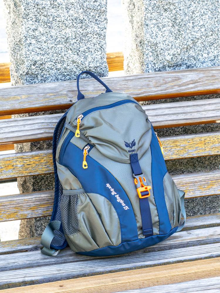 Children's Travel Backpack Boy Outdoor Light Backpack Traveling Boy Primary School Student School Bag Travel