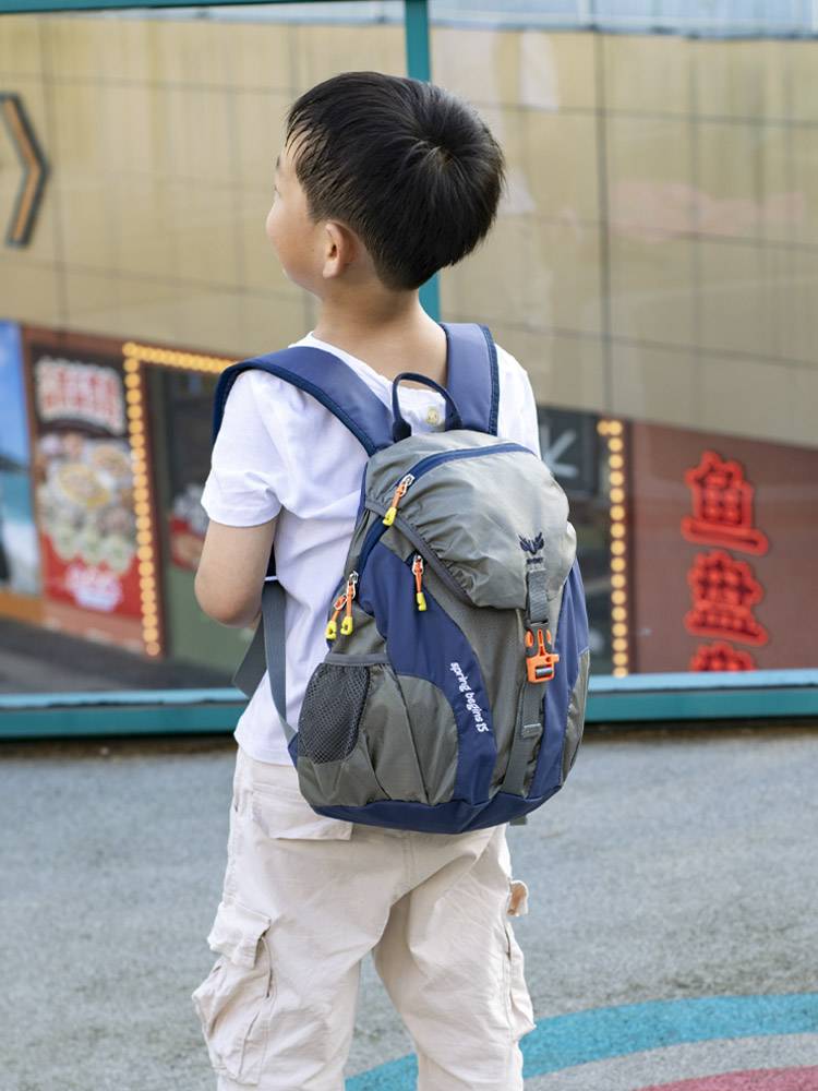 Children's Travel Backpack Boy Outdoor Light Backpack Traveling Boy Primary School Student School Bag Travel