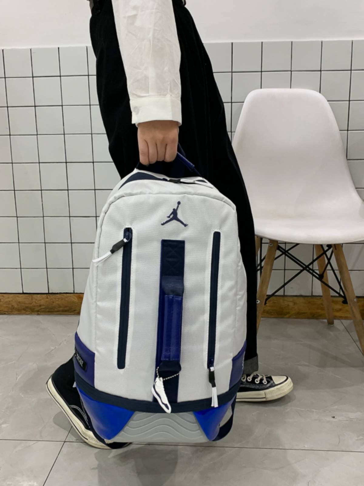 New Flying Man American -style Backpack Large -capacity Outdoor Sports Campus Basketball Male Student School Bag Backpack