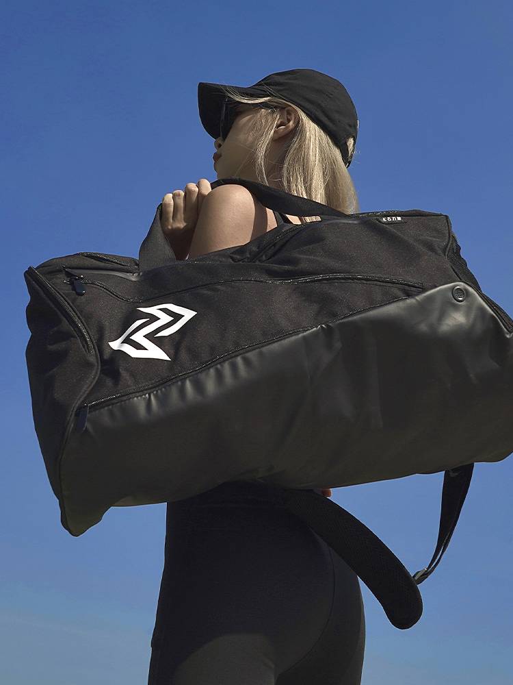 Left and right strength basketball bag fitness handbag Large -capacity anti -splashing multifunctional sports training messenger basketball bag