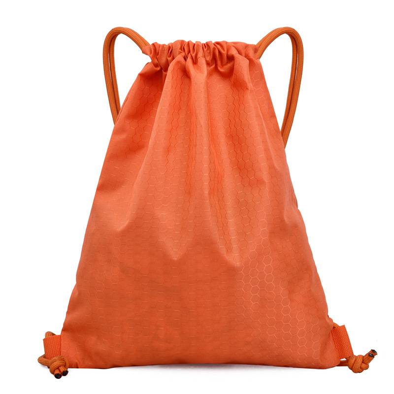 Soccer net packs a single shoulder-backed basketball training bag, and then a mini-portet
