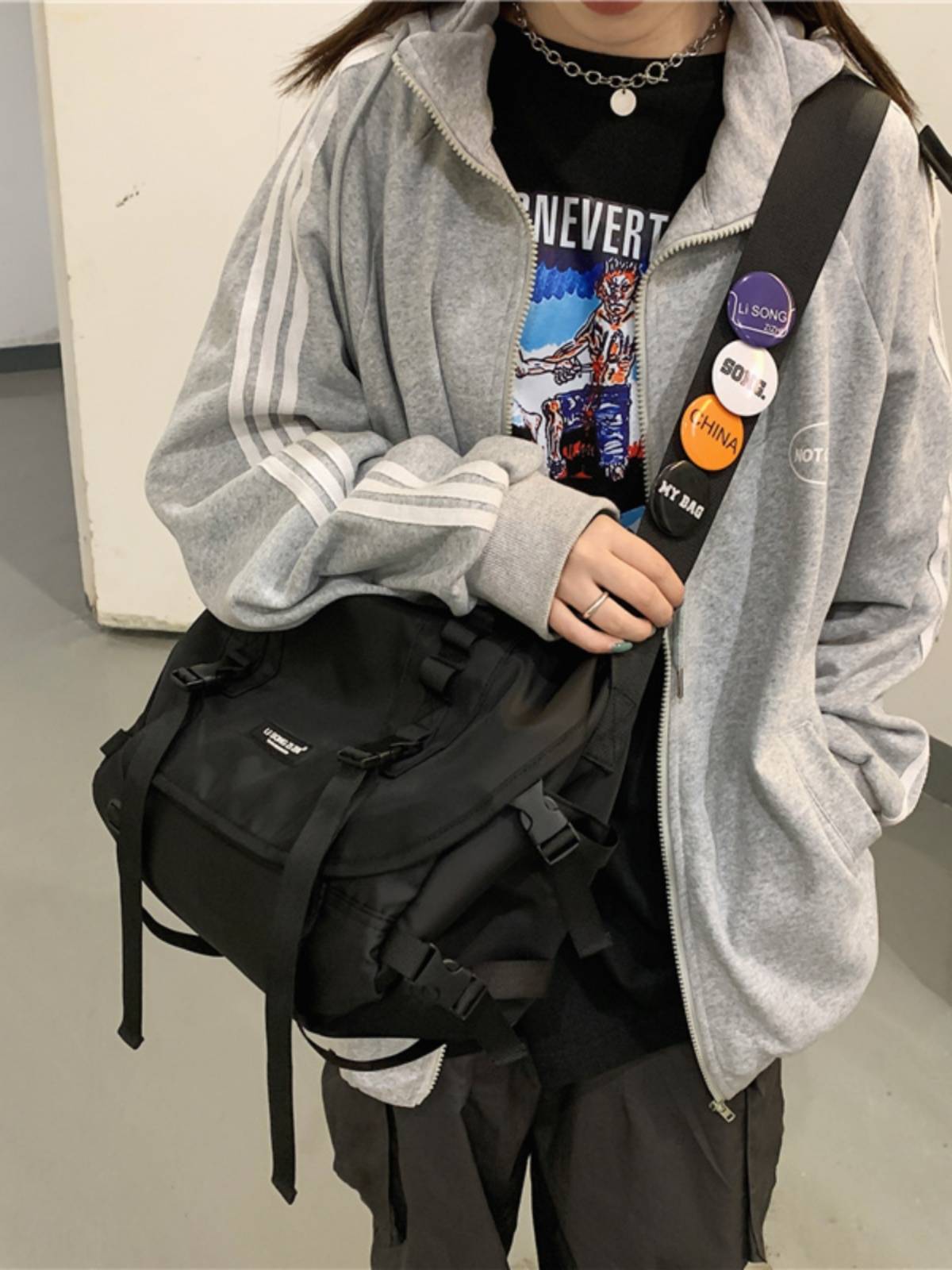 Liu Yaowen Song Yaxuan's same backpack messenger bag Men's large -capacity tide bag riding functional installation function shoulder shoulder packet