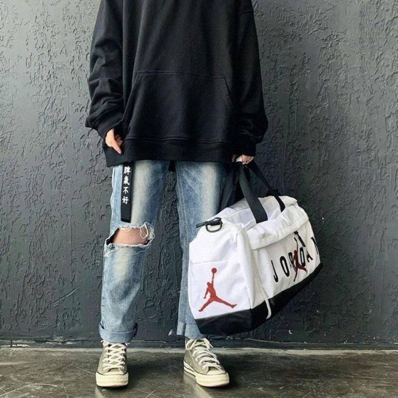 New Flying Men's Bag Large -capacity Travel Bags Men and Women's Mester Bags Shoulder Fitness Sports Basketball Training Fitness