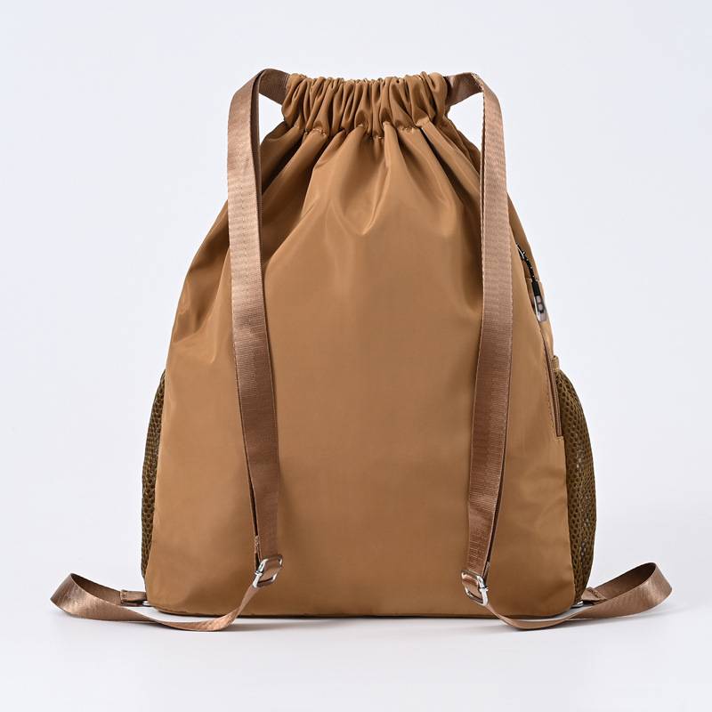 I'm invited to a big-capacity MCB sports trip to fold a gym bag for a bag