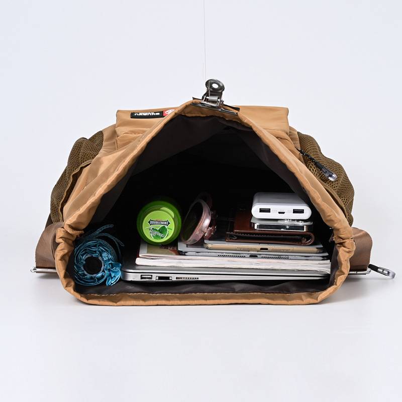 I'm invited to a big-capacity MCB sports trip to fold a gym bag for a bag