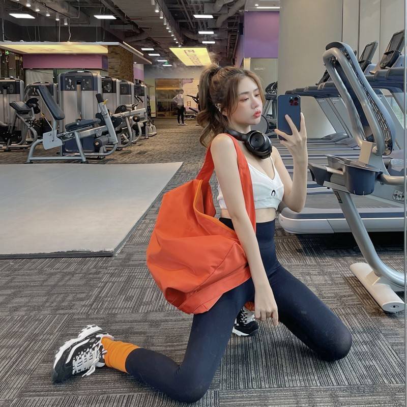 Large -capacity sports bag fitness bag women's backpack high -level sensing travel bag storage fashion yoga bag large bag