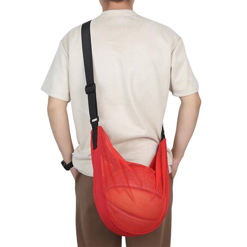 THE RED SHOULDER DOESN'T HAVE A LOGO BASKETBALL BAG, NUMBER SEVEN