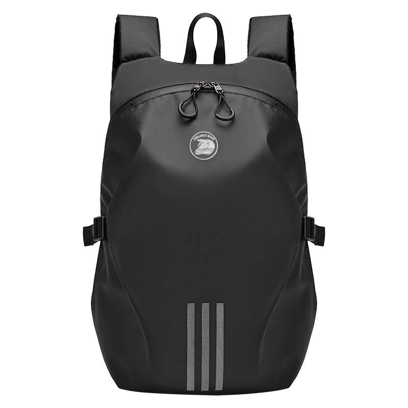 A man's capacity to travel on a backpack motorcycle helmet, full of helmets, double-shouldered knights, water-proof travel packs