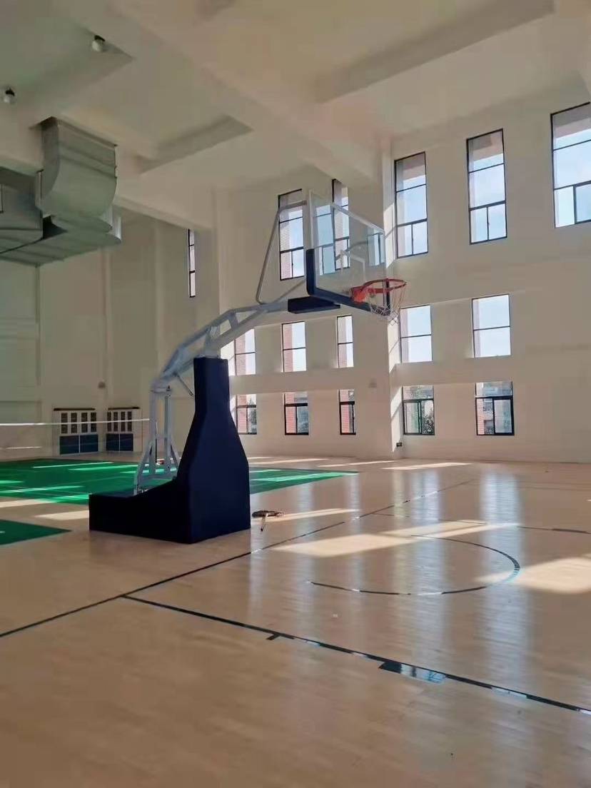 Classic manual hydraulic basketball rack