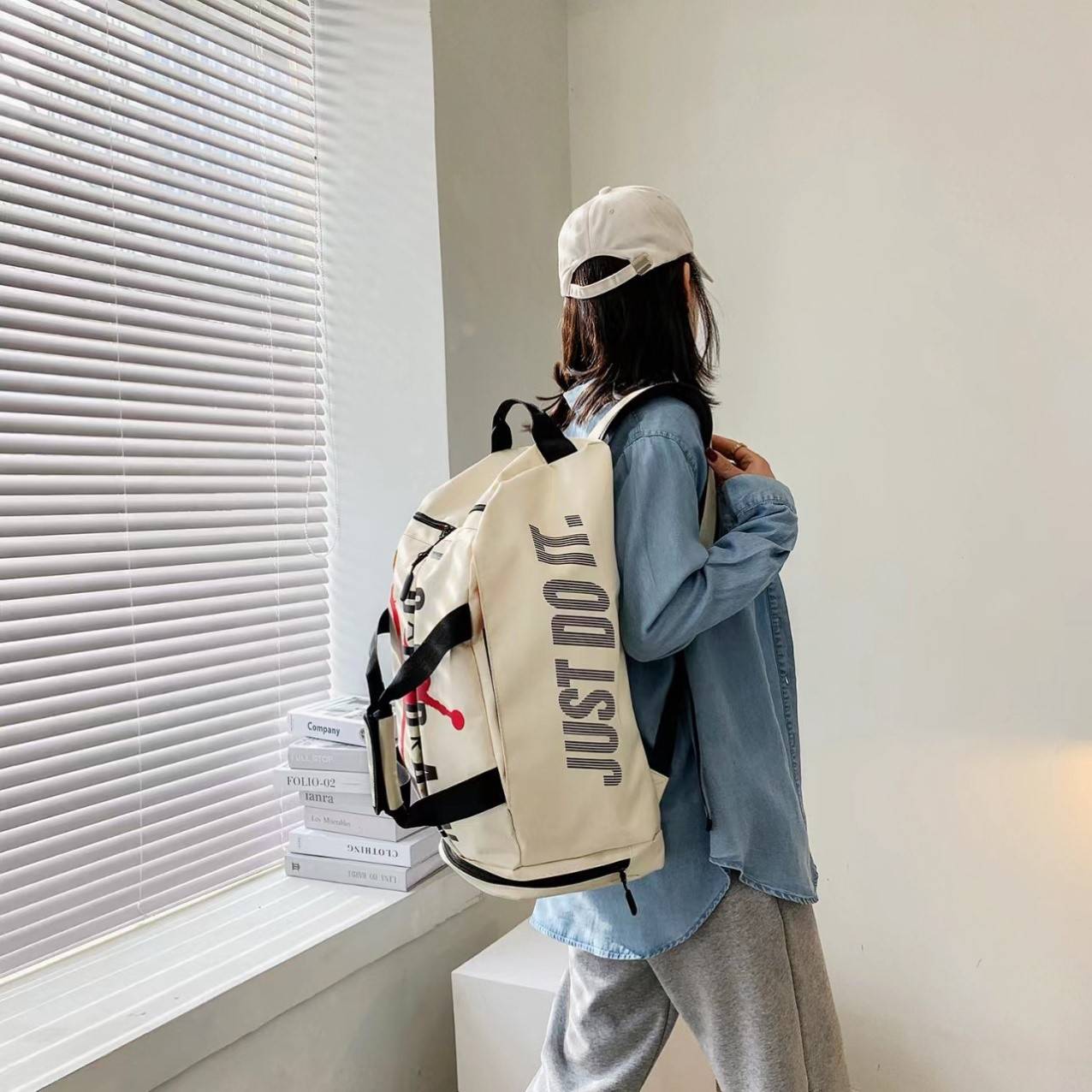 Popular men's and women's large -capacity travel bag backpack dry wet separation separation outdoor sports fitness bag basketball bag yoga bag