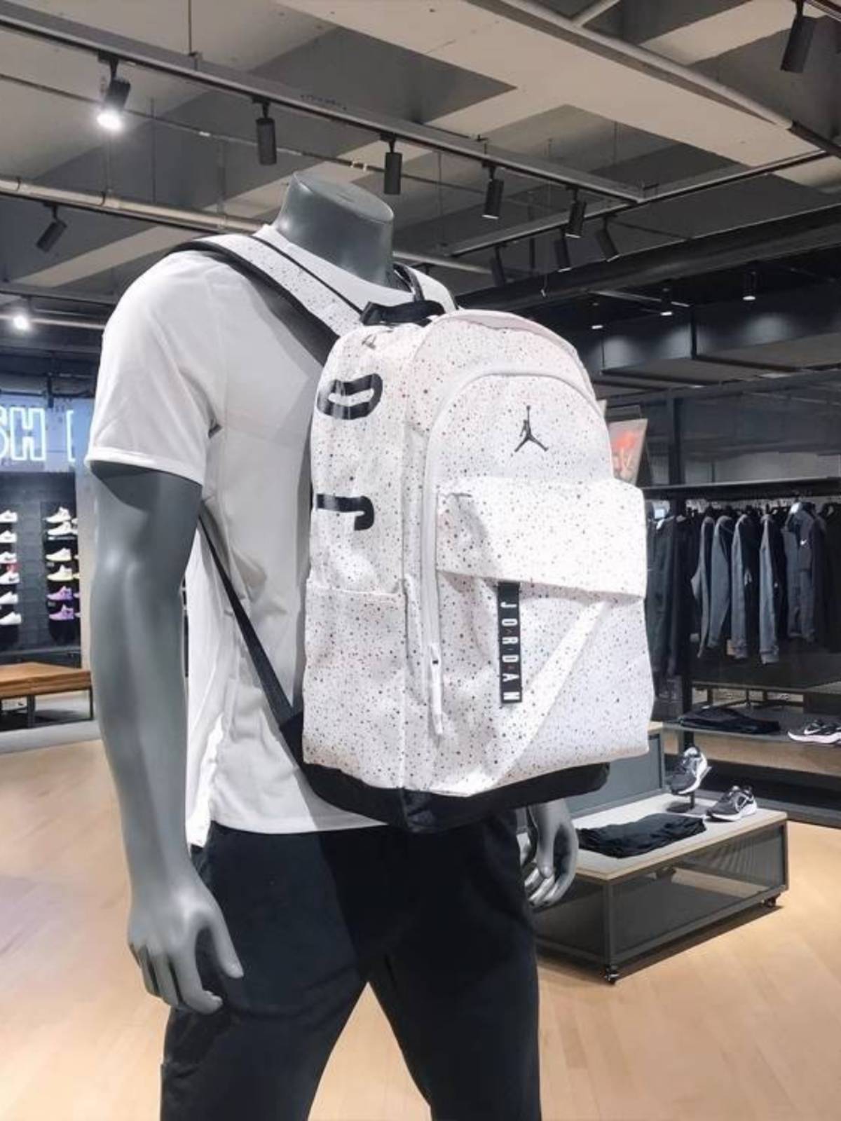 Flying Man's new, big, double-shouldered, high school girls' sports schoolboys' sports bag, American basketball bag