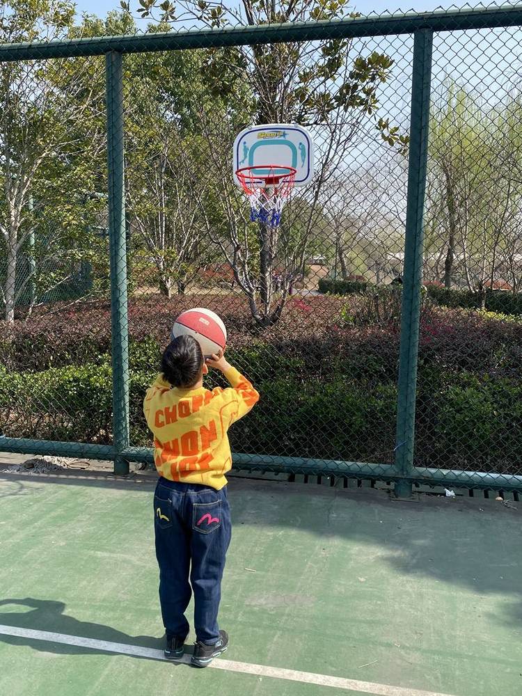 Free punching outdoor basketball box simple children's basketball tie pillar basketball basket home mobile basketball rack