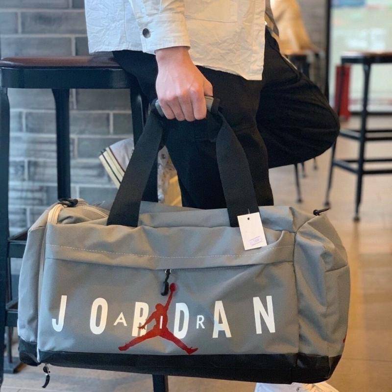New Flying Men's Bag Large -capacity Travel Bags Men and Women's Mester Bags Shoulder Fitness Sports Basketball Training Fitness
