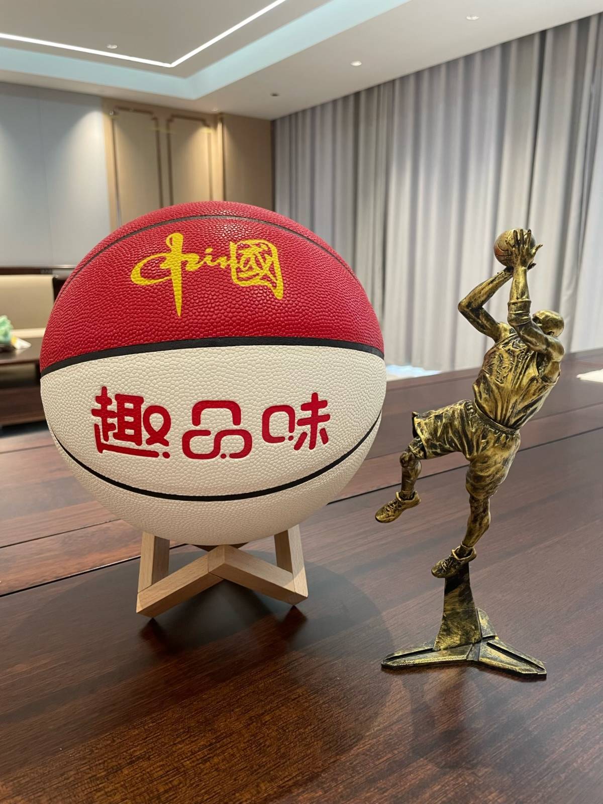 Persistent Classic Elf Ball No. 7 Adult Basketball Red and White, Win -absorbing, wear -resistant Anti -slip indoor and outdoor universal standard ball P