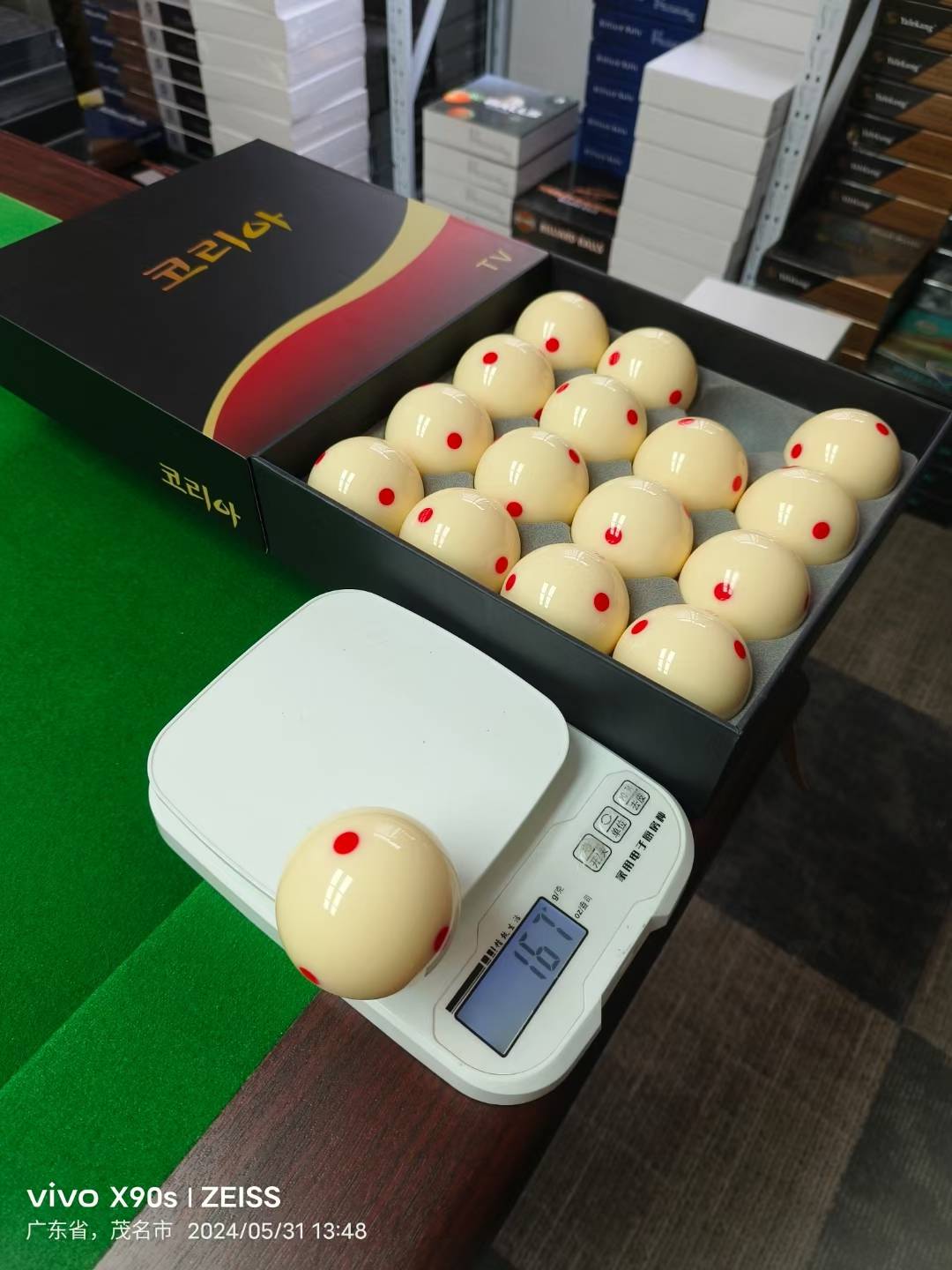 Taiwan Liuhong Dot Pills Ball Mother Ball American Black 8 Crystal Ball Ball Ball Ball White Ball Mother and Child Tableame Products