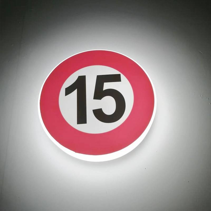 No. 15 (wine red)