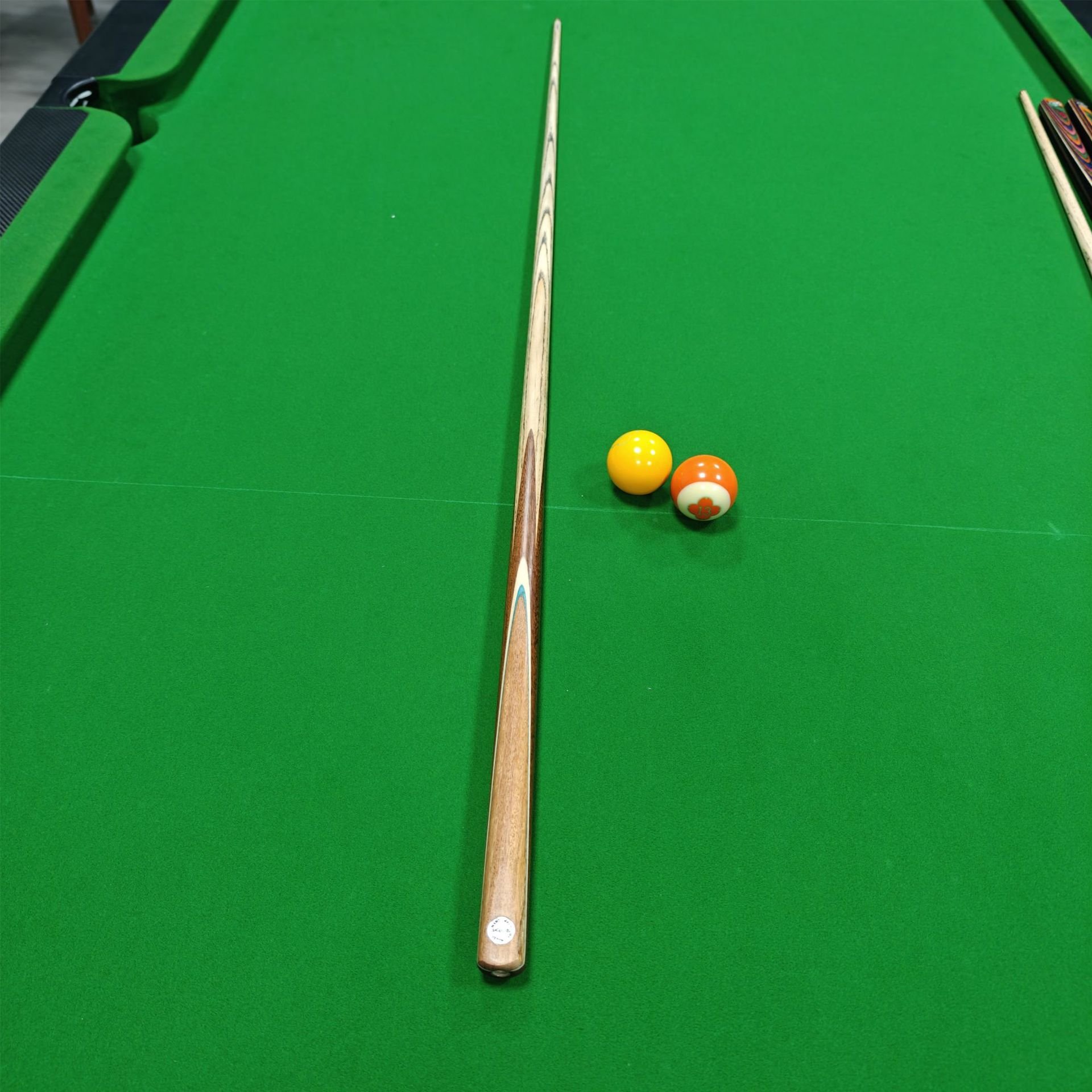 Chinese Factory Imported Solid Wood Polished Original Color 1 Piece Snooker Cue