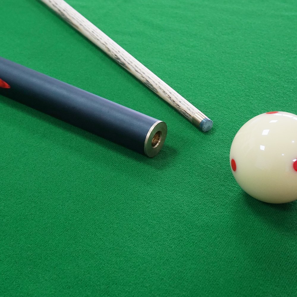 Factory customised professional tournament snooker cues three-quarter joint universal solid ash wood cues