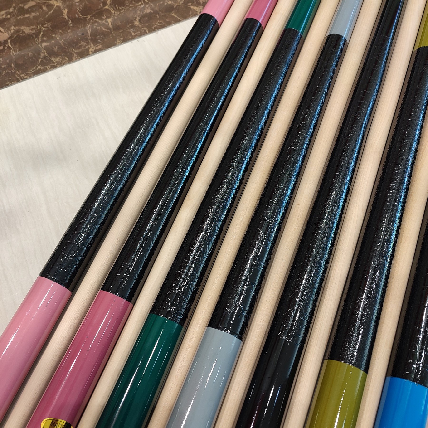 TQG-143 Promotional Handmade American Pool Cue 16 Color American Nine-Ball Cue Chinese Eight-Ball Head Snooker Table Accessory