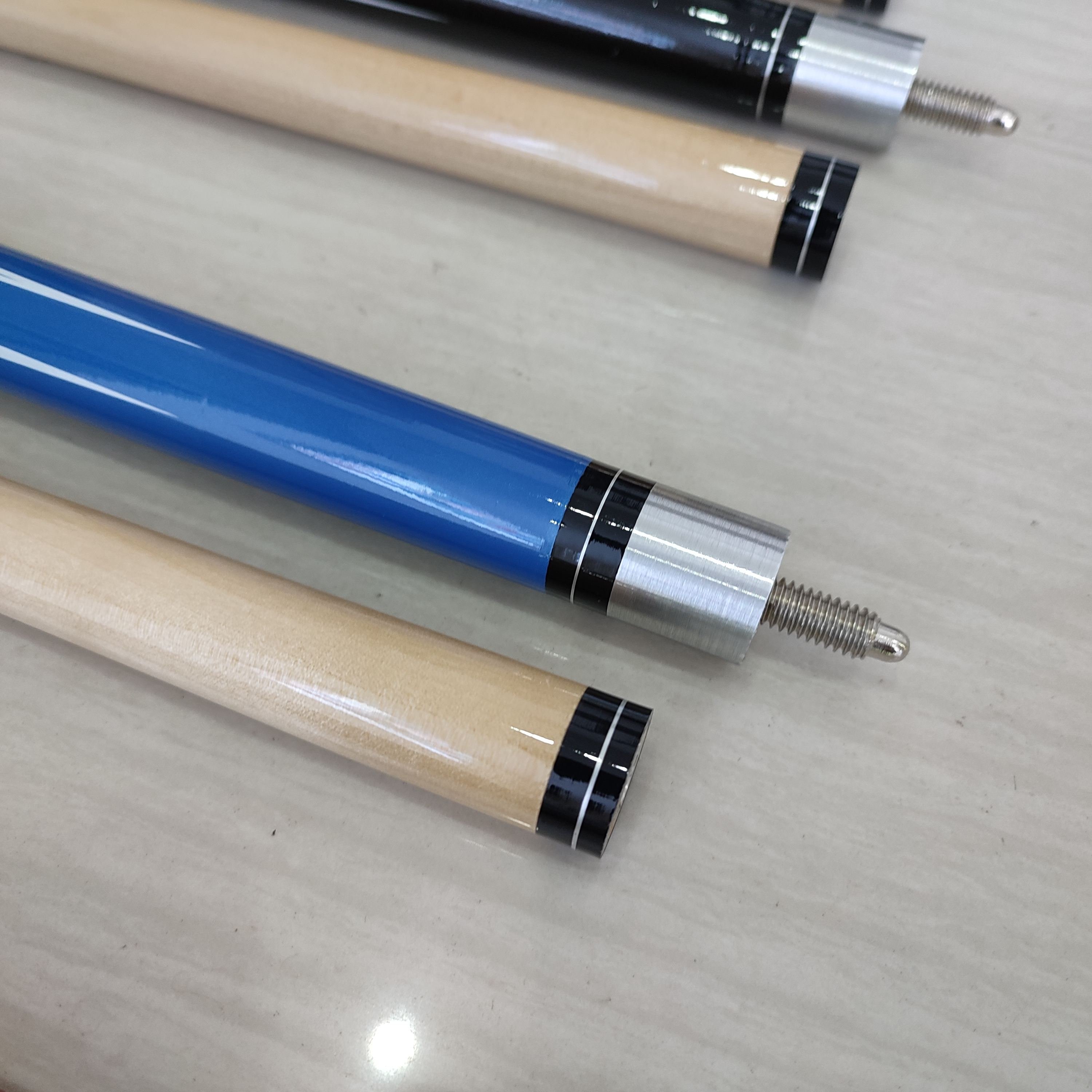 Modern Design 1/2-pc Maple wood shaft with Nylon Wire Hand Grip Billiard cue 57inch 13mm tip Pool Cue Sticks For Sale