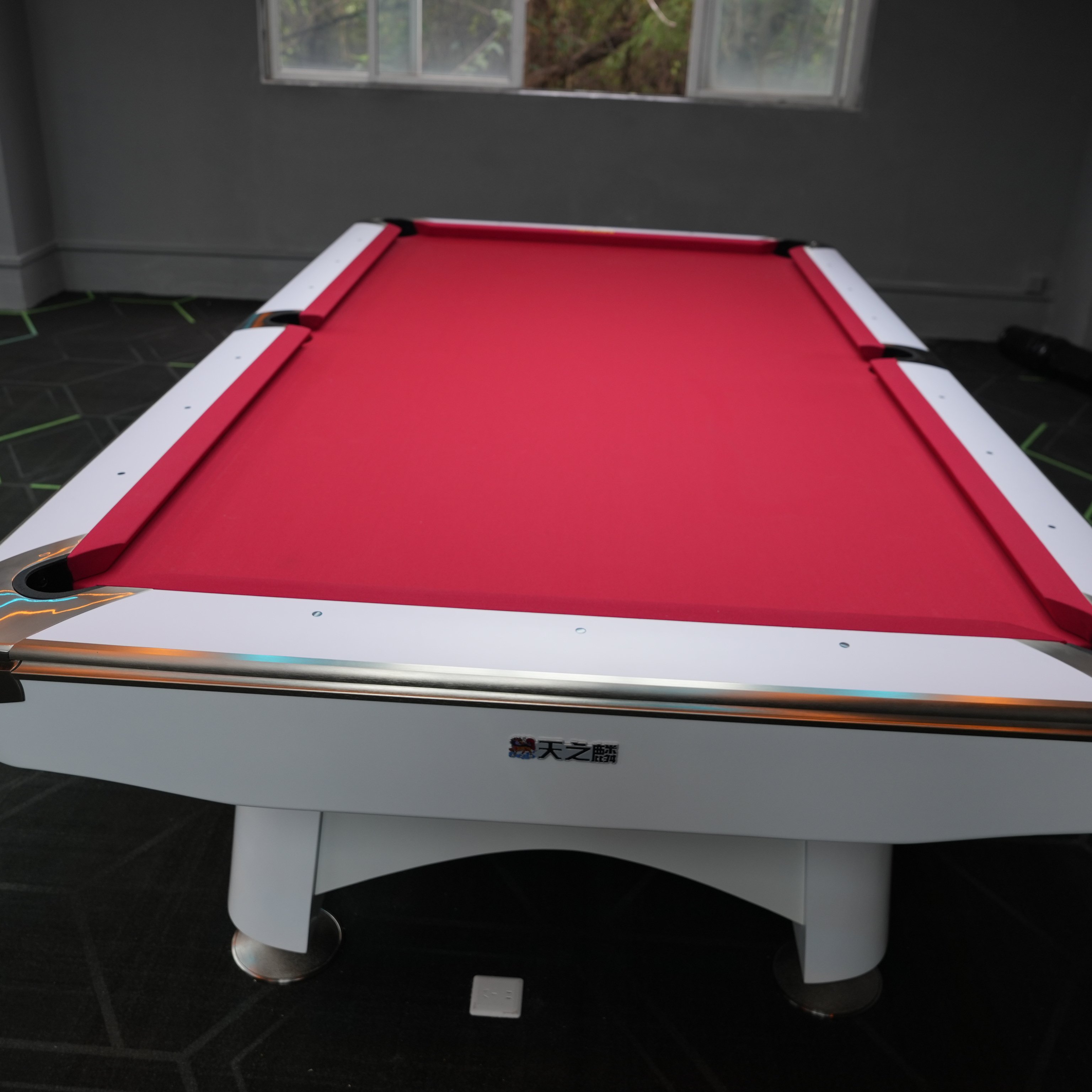 Factory Direct American Style 8ft 9ft Snooker Billiard Tables Solid Wood Marble Top Automatic Ball Return System Leather Accents
